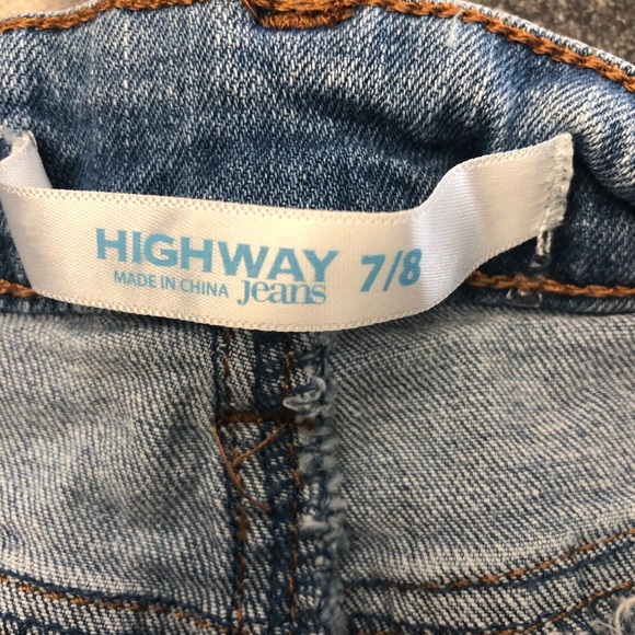 Shorts - Picture 3 of 4